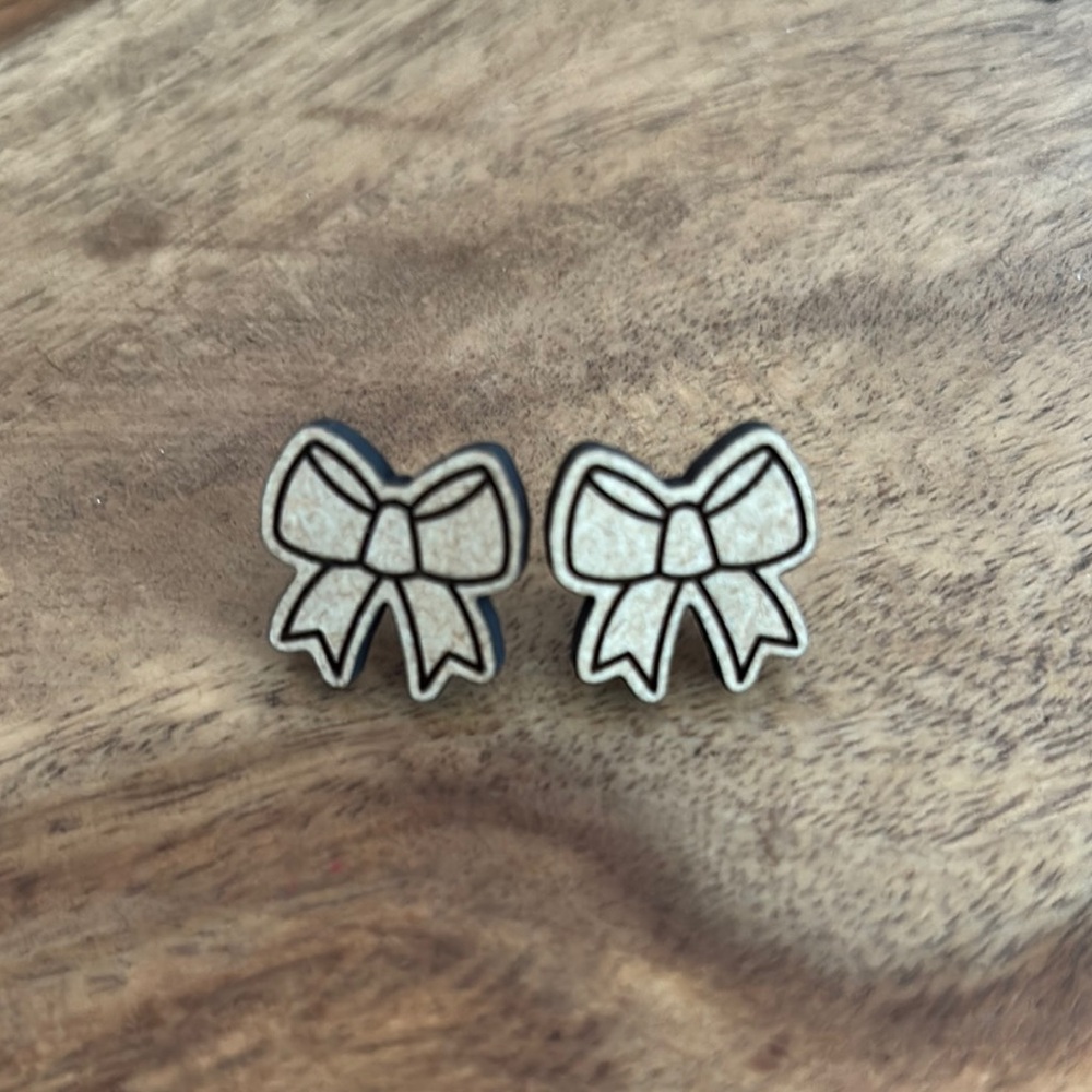 Cute Bow stud earrings.